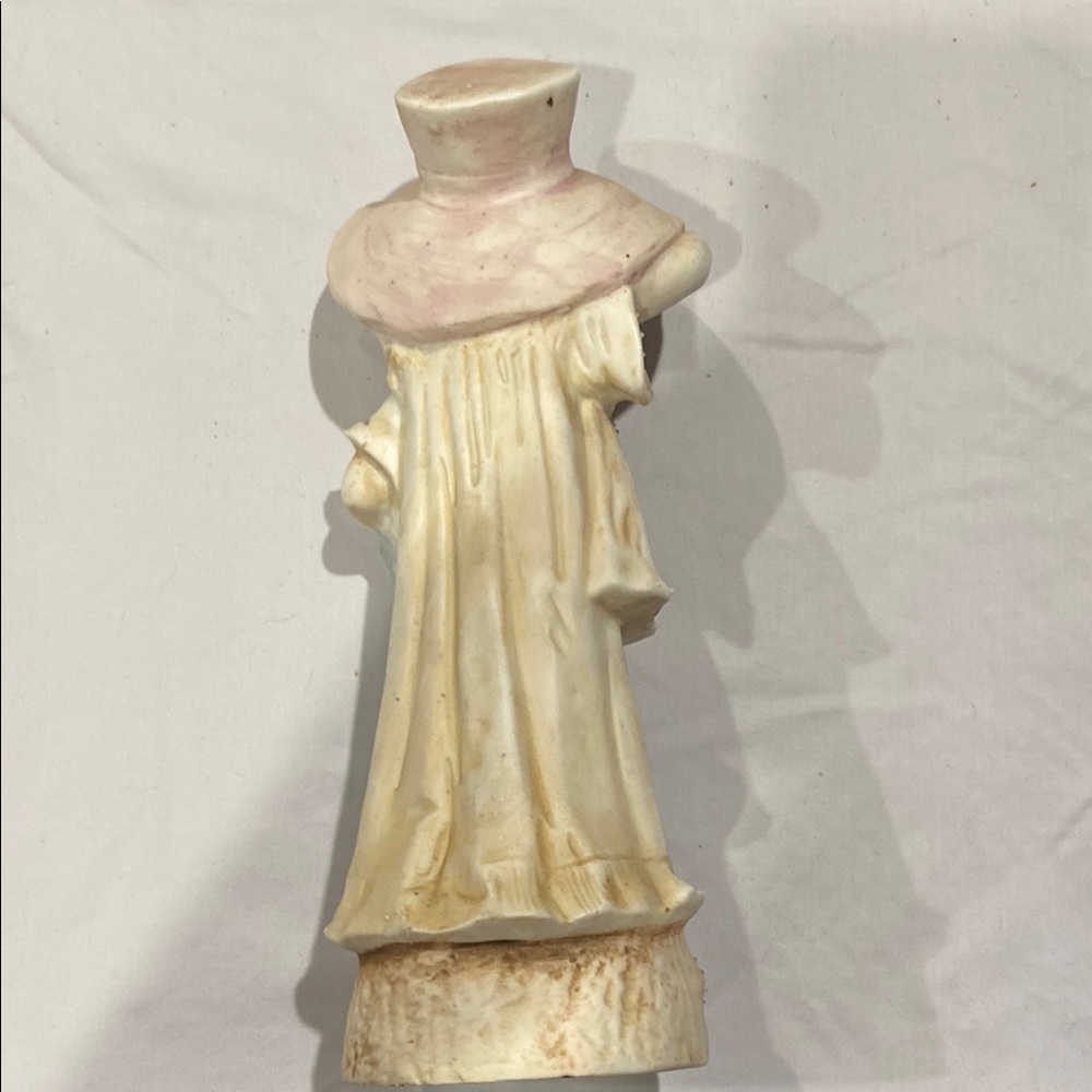 Vintage Bisque Porcelain Hand Painted Figurine with Umbrella 9” approx - Picture 8 of 15